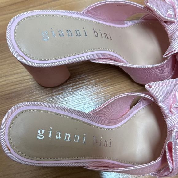 Gianni Bini Pink Bow Heels - Picture 2 of 9